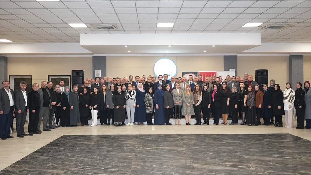 BAŞKAN ERCAN ÖZEL MUHTARLARLA DAYANIŞMA YEMEĞİNDE BULUŞTU