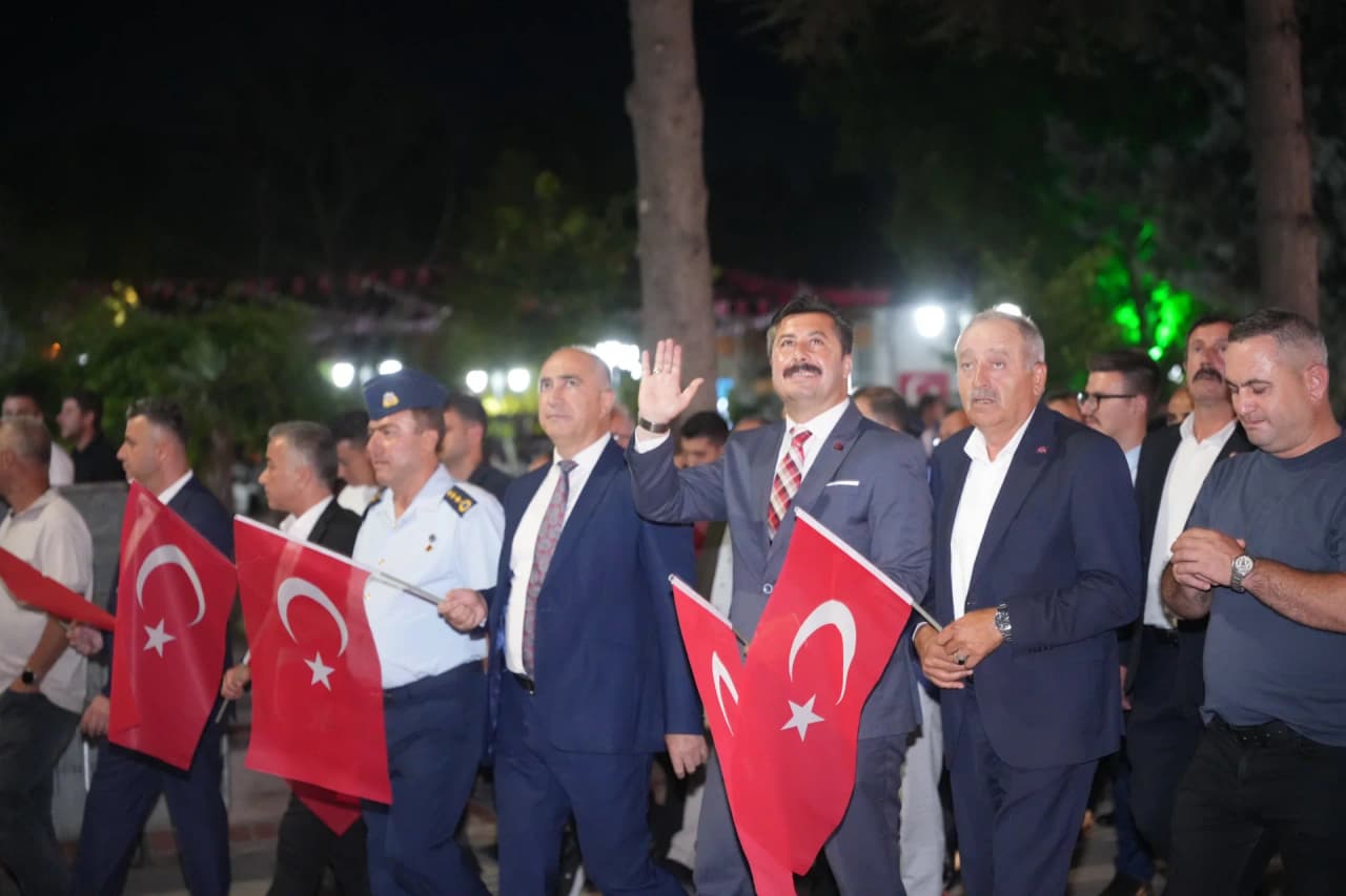 BAŞKAN ERCAN ÖZEL: “15 TEMMUZ; TÜRK MİLLETİNİN VATANINI, BAYRAĞINI, EZANINI SAVUNDUĞU DESTANSI BİR DİRENİŞTİR”
