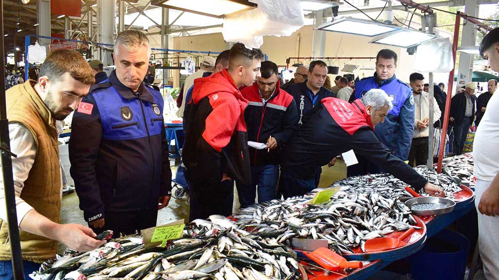 YENİŞEHİR’DE BALIK PAZARI’NA SIKI DENETİM