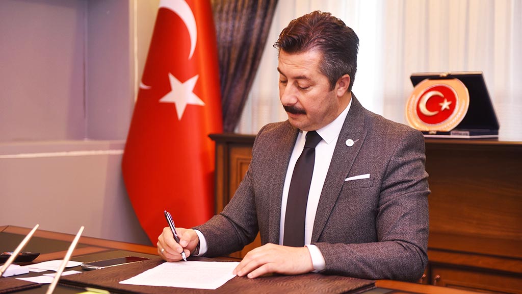 BAŞKAN ERCAN ÖZEL: İSTİKLAL RUHU GELECEĞİMİZİN TEMİNATIDIR