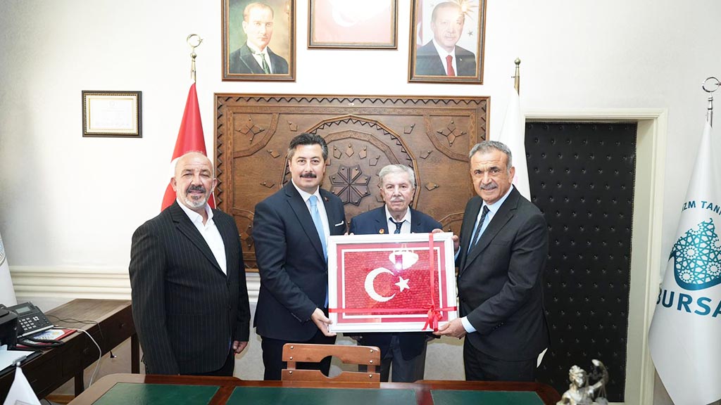 BAŞKANLIK MAKAMINDA DUYGUSAL BULUŞMA: GAZİMAĞUSA BELEDİYE BAŞKANI ULUÇAY, KIBRIS GAZİSİ MUSTAFA ÖZEL İLE BİR ARAYA GELDİ
